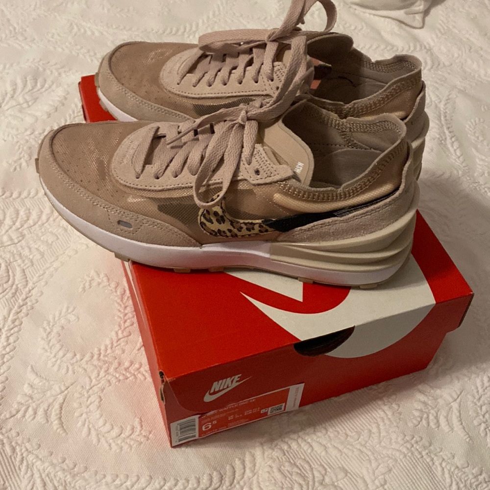 Women's Nike Waffle One SE Fossil Stone